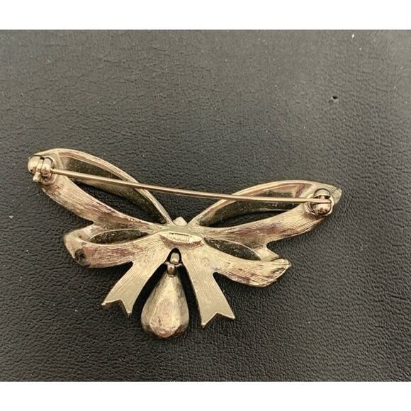 Vintage Avon Bow Tear Drop Emerald Rhinestone Silver Tone Faux Marcasite Brooch - Picture 4 of 4